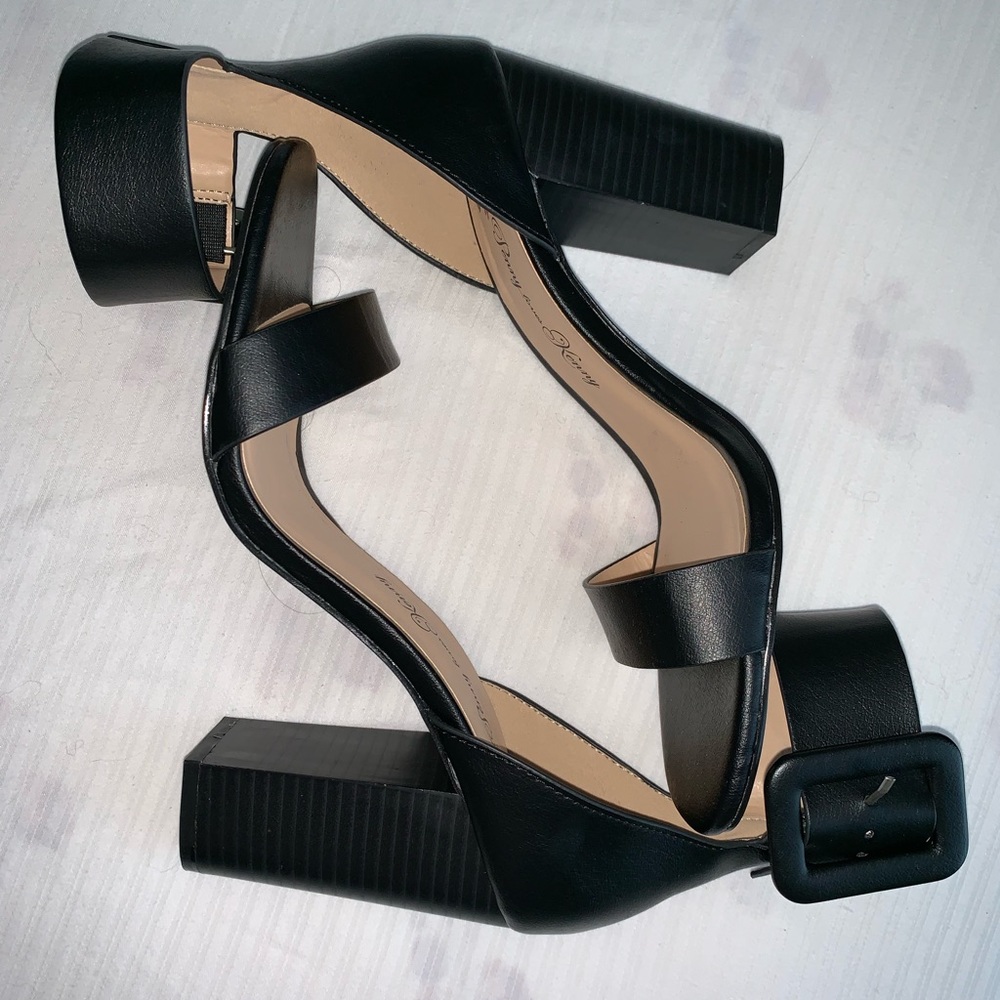 Penny Loves Kenny- Black thick strapped heels